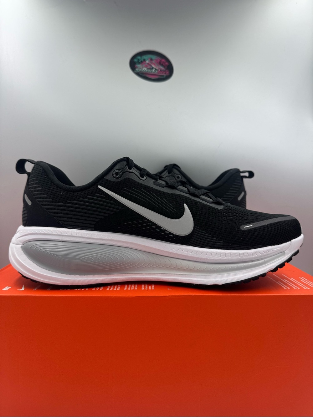 Nike Vomero 18 Black Wolf Grey Silver BRAND NEW Size 10 Women - Picture 5 of 8
